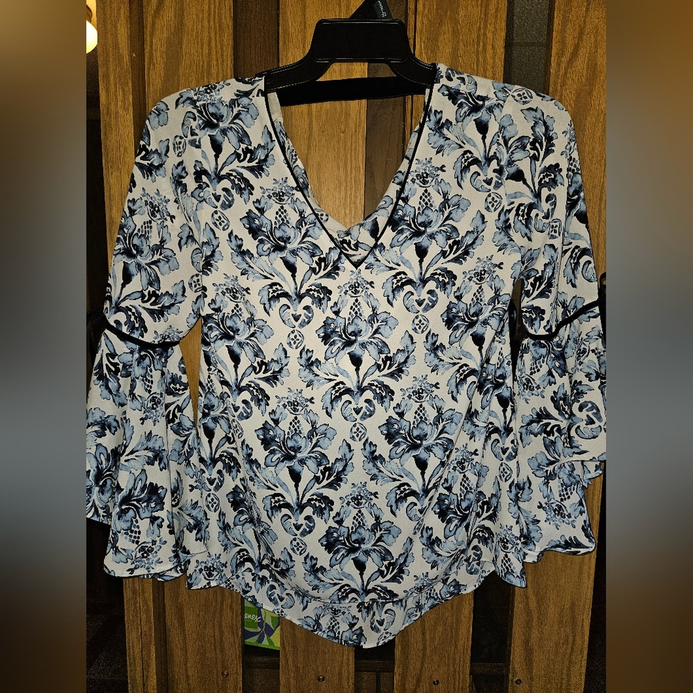 White House Black Market Blue and White Floral V-Neck Blouse